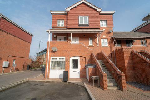Old Hall Gardens, Solihull B90 2 bed apartment for sale
