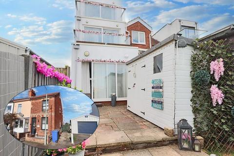 Lake View Road, Oulton Broad 3 bed end of terrace house for sale