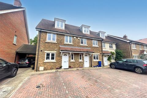Hunters Place, Surrey GU26 4 bed end of terrace house for sale