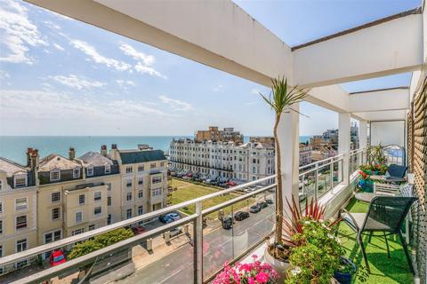 St. Catherines Terrace, Hove BN3 3 bed penthouse for sale