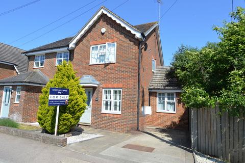 High Street, Rochester ME2 2 bed end of terrace house for sale