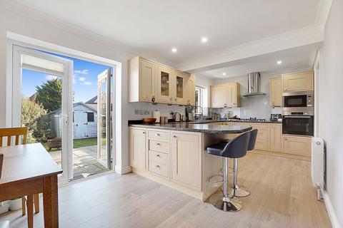 High Street, Rochester ME2 2 bed end of terrace house for sale