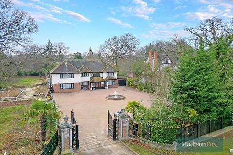 Manor Road, Essex IG7 6 bed detached house for sale