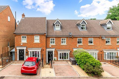 Newbery Close, Caterham, CR3 3 bed terraced house for sale