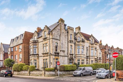 Victoria Road South, Southsea 3 bed flat for sale