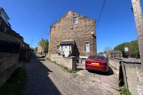 Bartle Lane, Great Horton, Bradford 3 bed end of terrace house for sale