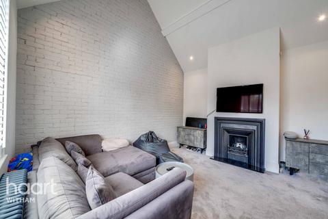 86, High Street, Kelvedon 2 bed apartment for sale