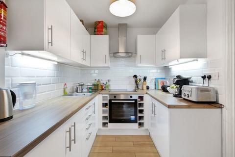 London SE22 2 bed apartment for sale