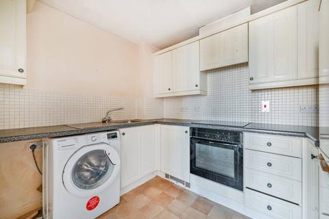 Newcombe Gardens, Hounslow, TW4 2 bed flat for sale