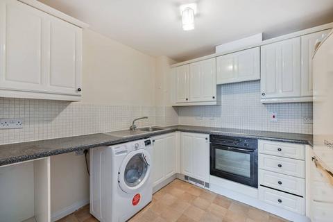 Newcombe Gardens, Hounslow, TW4 2 bed flat for sale