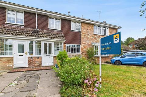 Riverside Avenue, Surrey GU18 3 bed terraced house for sale