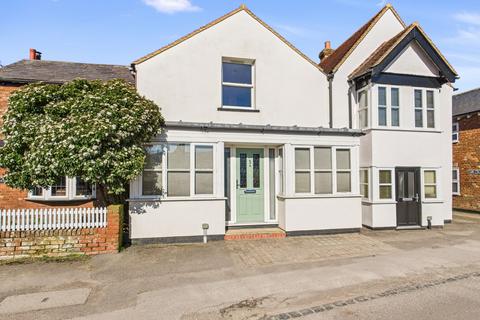 Lower Icknield Way, Chinnor, Oxfordshire 2 bed terraced house for sale