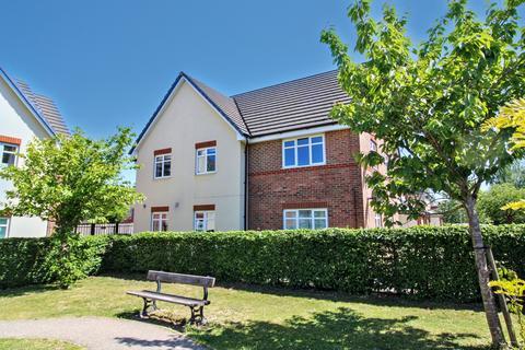 Kenley Place,  Farnborough, GU14 2 bed maisonette for sale