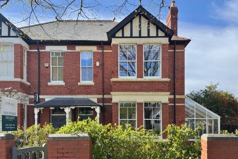5 bedroom semi-detached house for sale