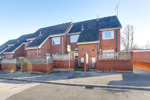 Raibank Gardens, Woodthorpe NG5 2 bed maisonette for sale