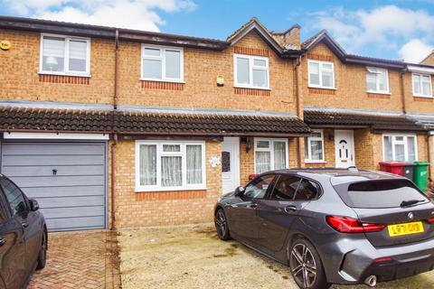 Lowestoft Drive, Cippenham, Slough 3 bed terraced house for sale