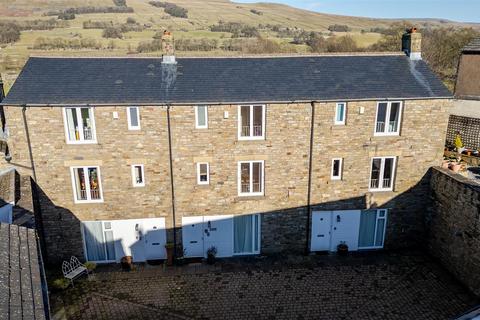 Stags Fell Court, Hawes DL8 3 bed terraced house for sale