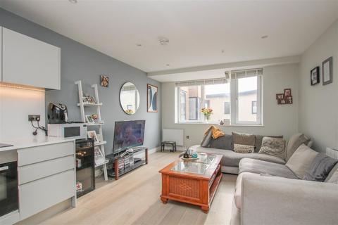 New Road, Brentwood 2 bed apartment for sale