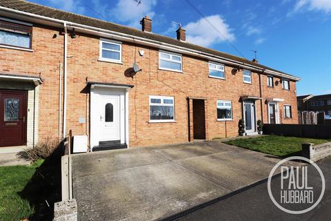 Lilac Drive, Lowestoft, NR32 3 bed terraced house for sale
