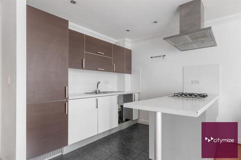 Rivington Court, Dagenham RM10 2 bed flat for sale