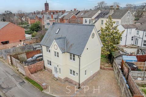 Little Bramford Lane, Ipswich, IP1 3 bed detached house for sale