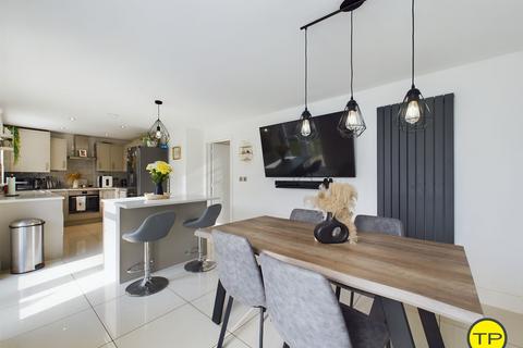 Anglers Avenue, Peterborough PE7 5 bed detached house for sale
