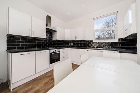 Huddlestone Road, London, NW2 5DL 3 bed flat for sale