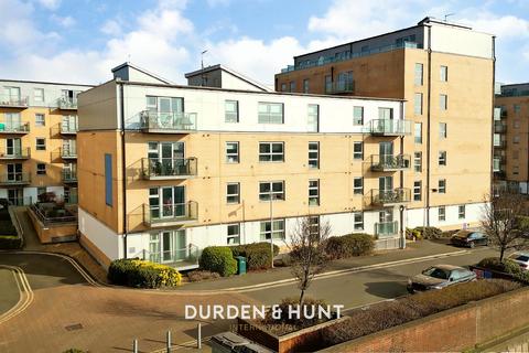 Lady Anne Court, South Woodford E18 2 bed apartment for sale
