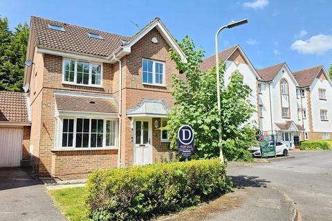 Two Rivers Way, Newbury RG14 5 bed link detached house for sale