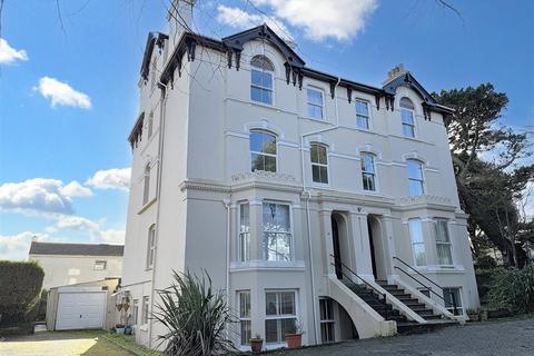 Falmouth TR11 2 bed apartment for sale