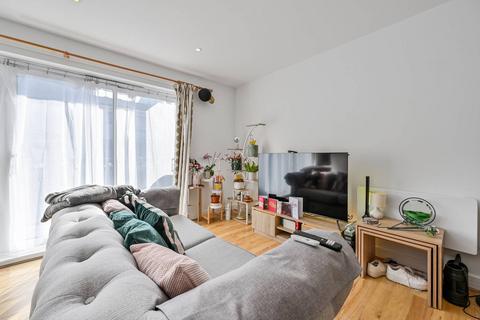Desvignes Drive, Hither Green... 2 bed flat for sale