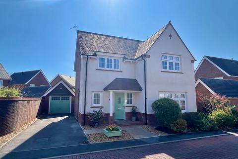 44, Gerddi'r Afon, Brynmenyn... 4 bed detached house for sale