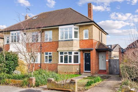 Warwick Road, Thames Ditton, KT7 2 bed apartment for sale