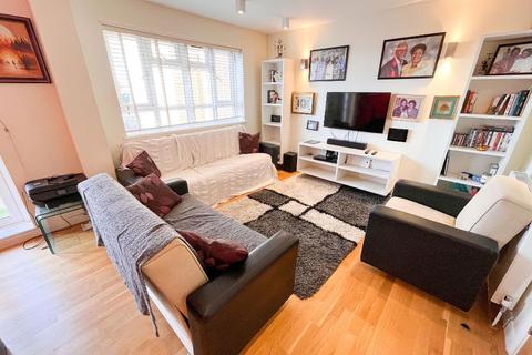 Golders Green, London NW11 3 bed flat for sale