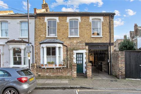 Elfort Road, London, N5 2 bed apartment for sale