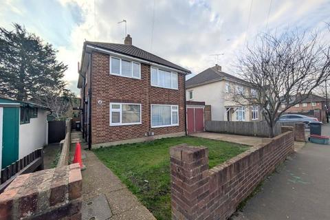Colonial Road, Bedfont, TW14 2 bed maisonette for sale