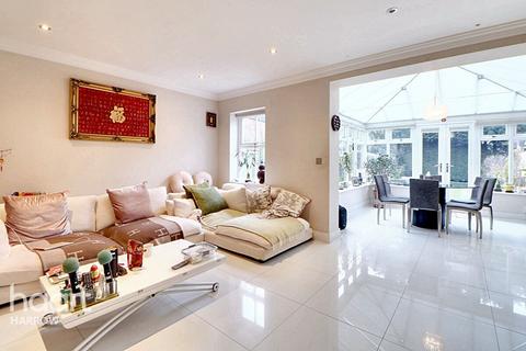 5 bedroom semi-detached house for sale
