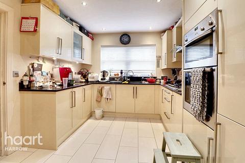 5 bedroom semi-detached house for sale