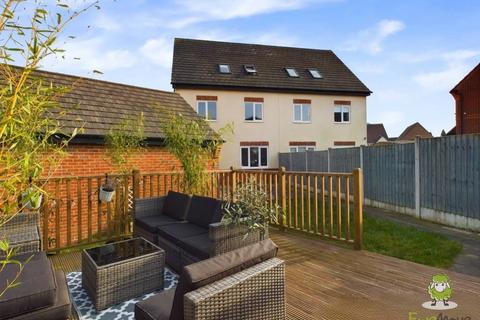 4 bedroom semi-detached house for sale