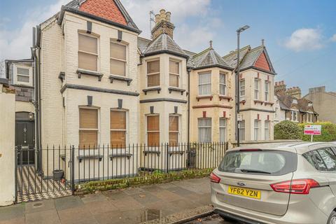 Chase Side Crescent, Enfield 4 bed semi