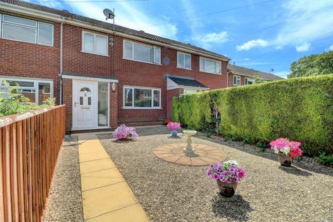84 Barnes Way, Worcester. WR5 3AP 3 bed terraced house for sale
