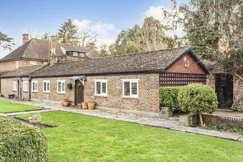 Castle Way, Hanworth Park, TW13 2 bed bungalow for sale