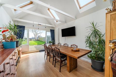 Castlemans Lane, Hayling Island PO11 4 bed semi