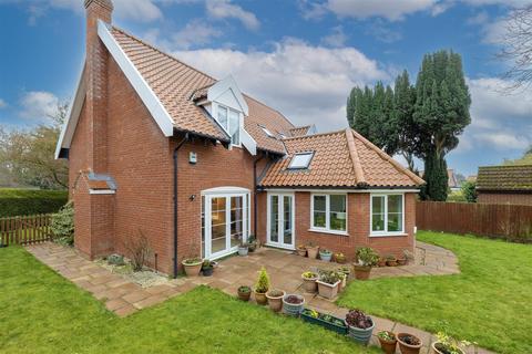 Lowestoft Road, Beccles NR34 4 bed detached house for sale
