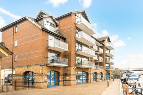 Becketts Place, Kingston Upon Thames KT1 2 bed flat for sale