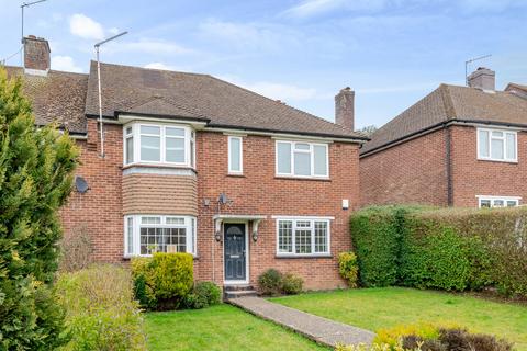 Grove Road, Cockfosters, Barnet, EN4 2 bed maisonette for sale