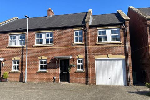 4 bedroom semi-detached house for sale