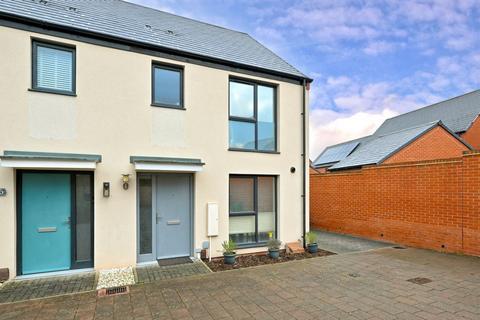 Hendy Avenue, Ketley, TF1 3 bed semi