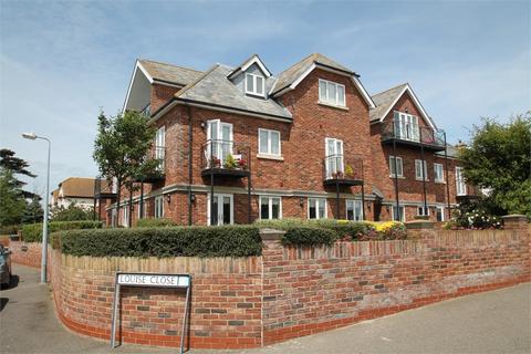 Naze Park Road, WALTON ON THE NAZE, CO14 2 bed ground floor flat for sale
