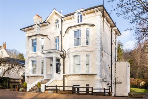 Raglan Road, Reigate 1 bed apartment for sale